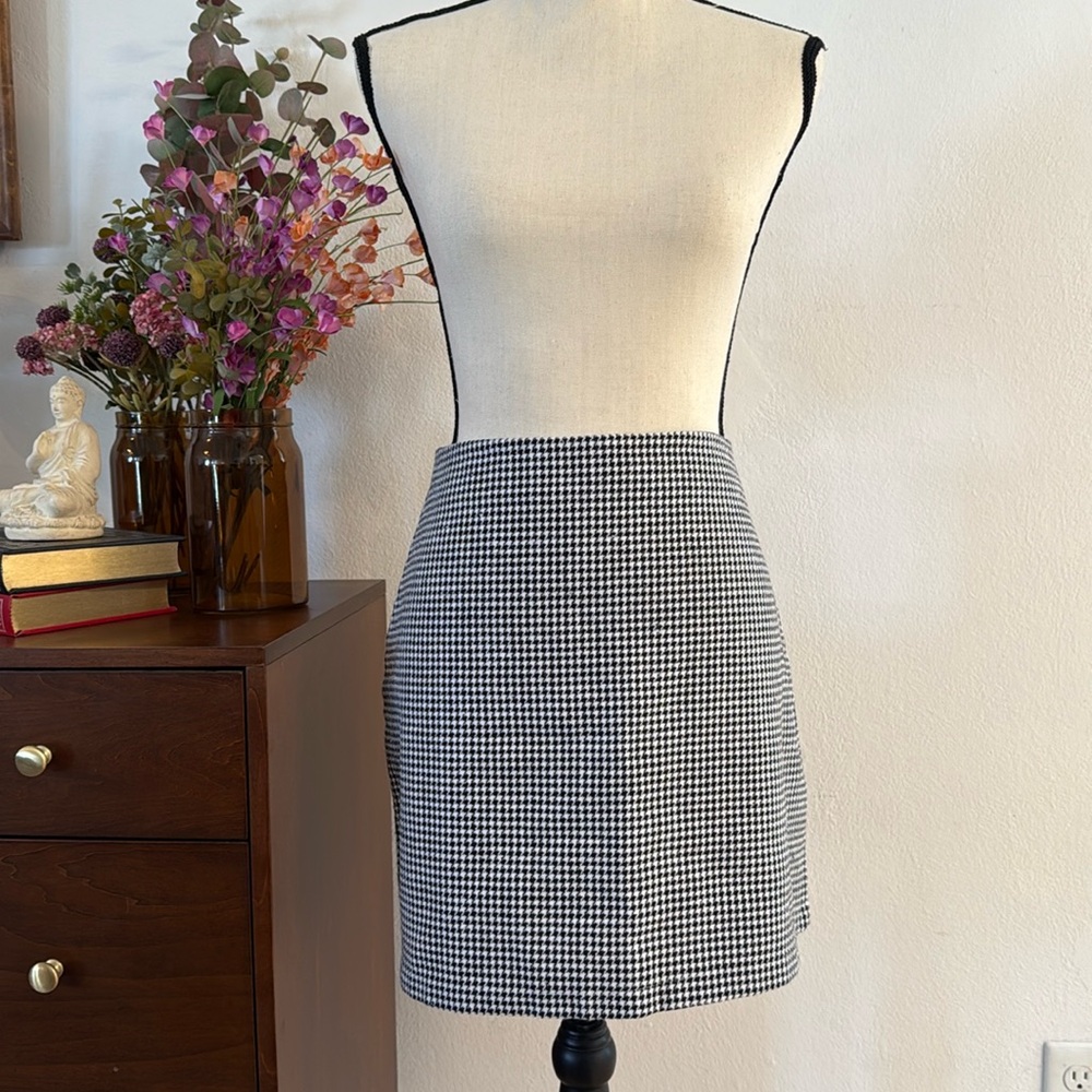 Houndstooth mini skirt